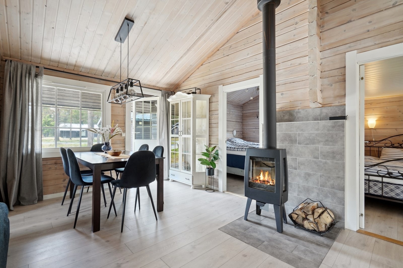 Stuen - med oversikt over de 2 soverommene Galleribilde