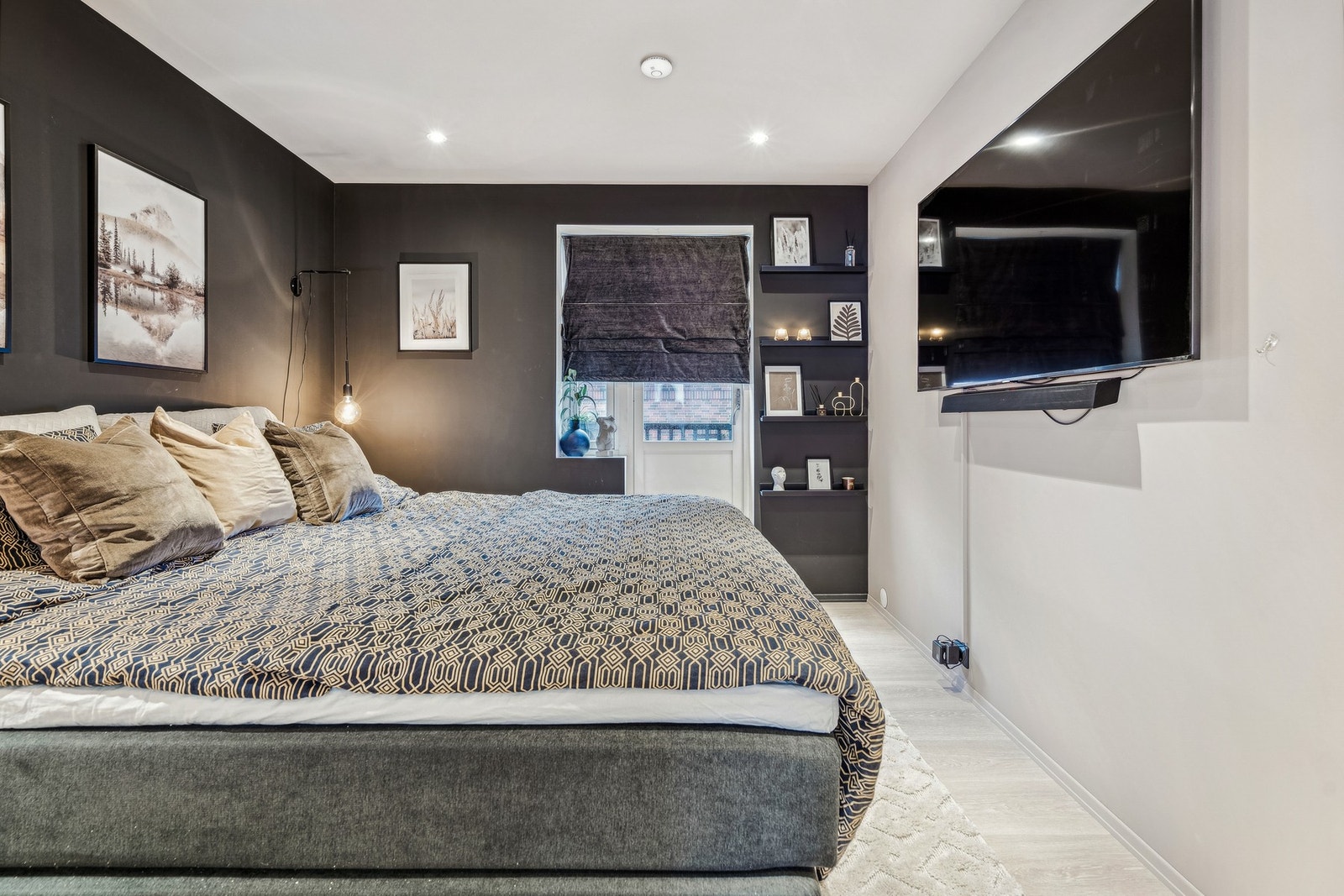 Soverom 2 - Her med utgang til balkong ut mot gågata Galleribilde