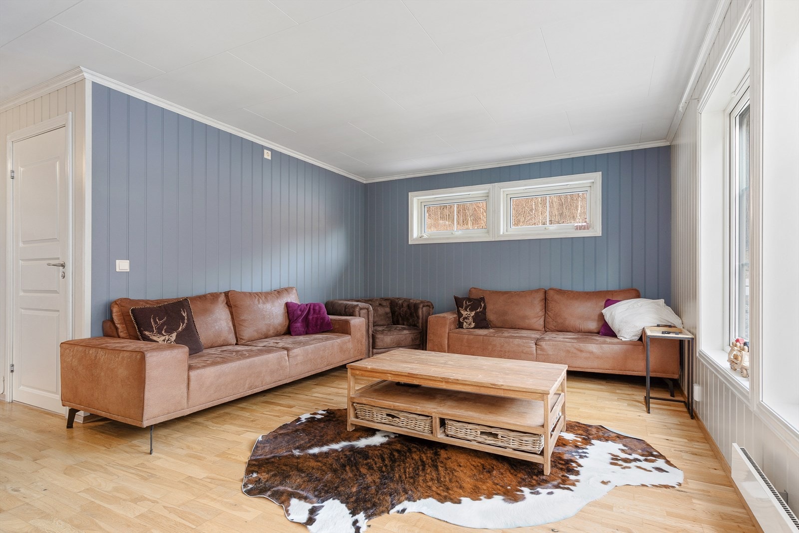 Gode møbleringsmoglegheiter som gir plass til ein stor og familievennleg sofa. Galleribilde