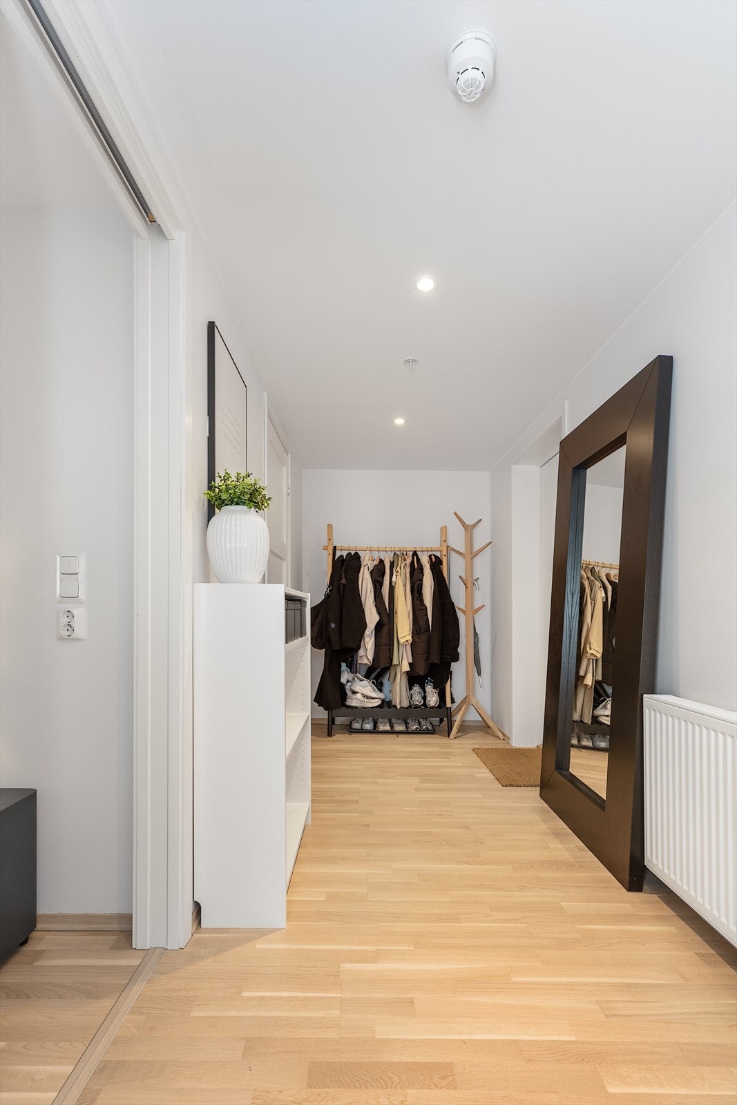 Velkommen inn - Lys og trivelig entre. Galleribilde