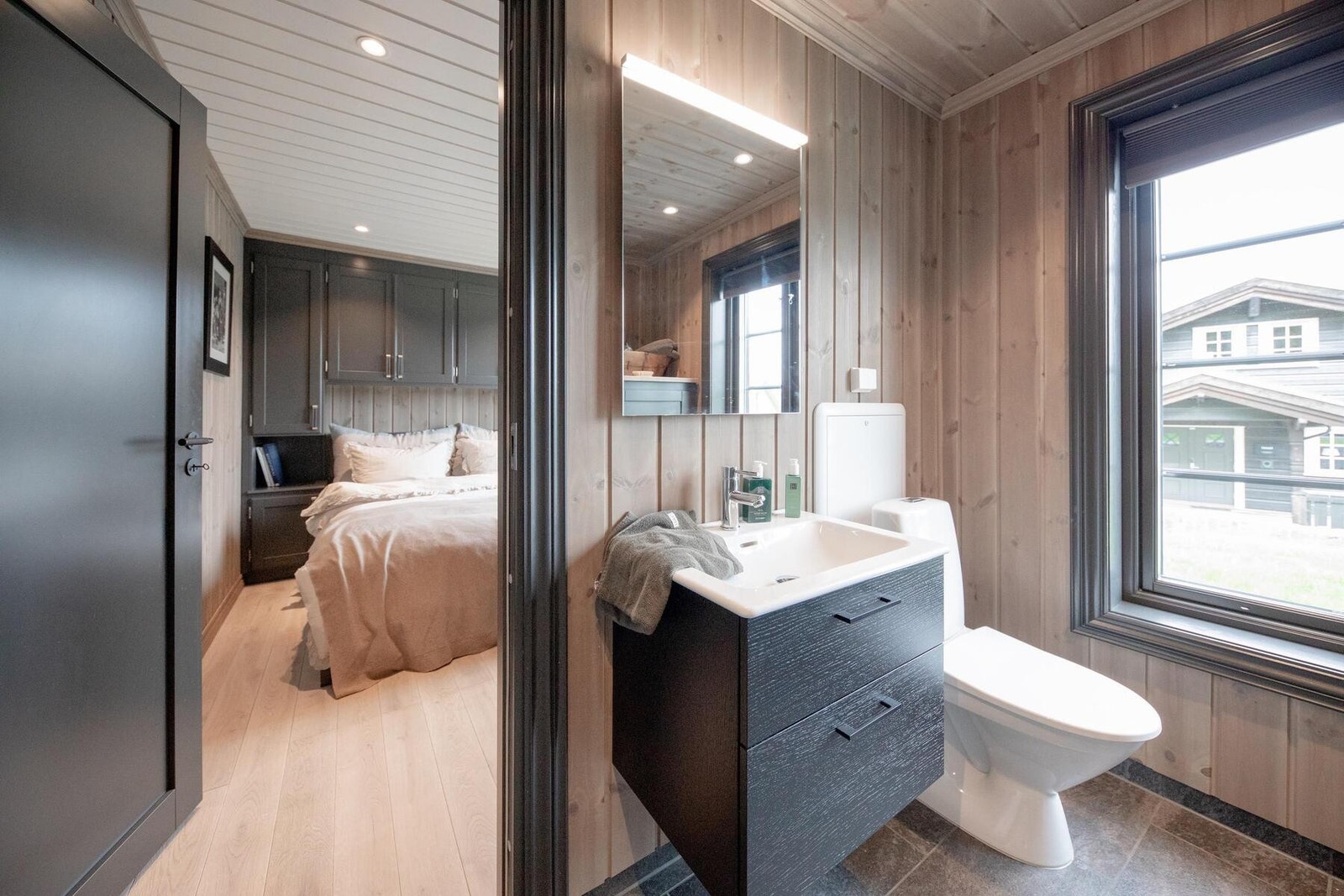 Hovedsoverom har direkte tilknytning til baderom Galleribilde