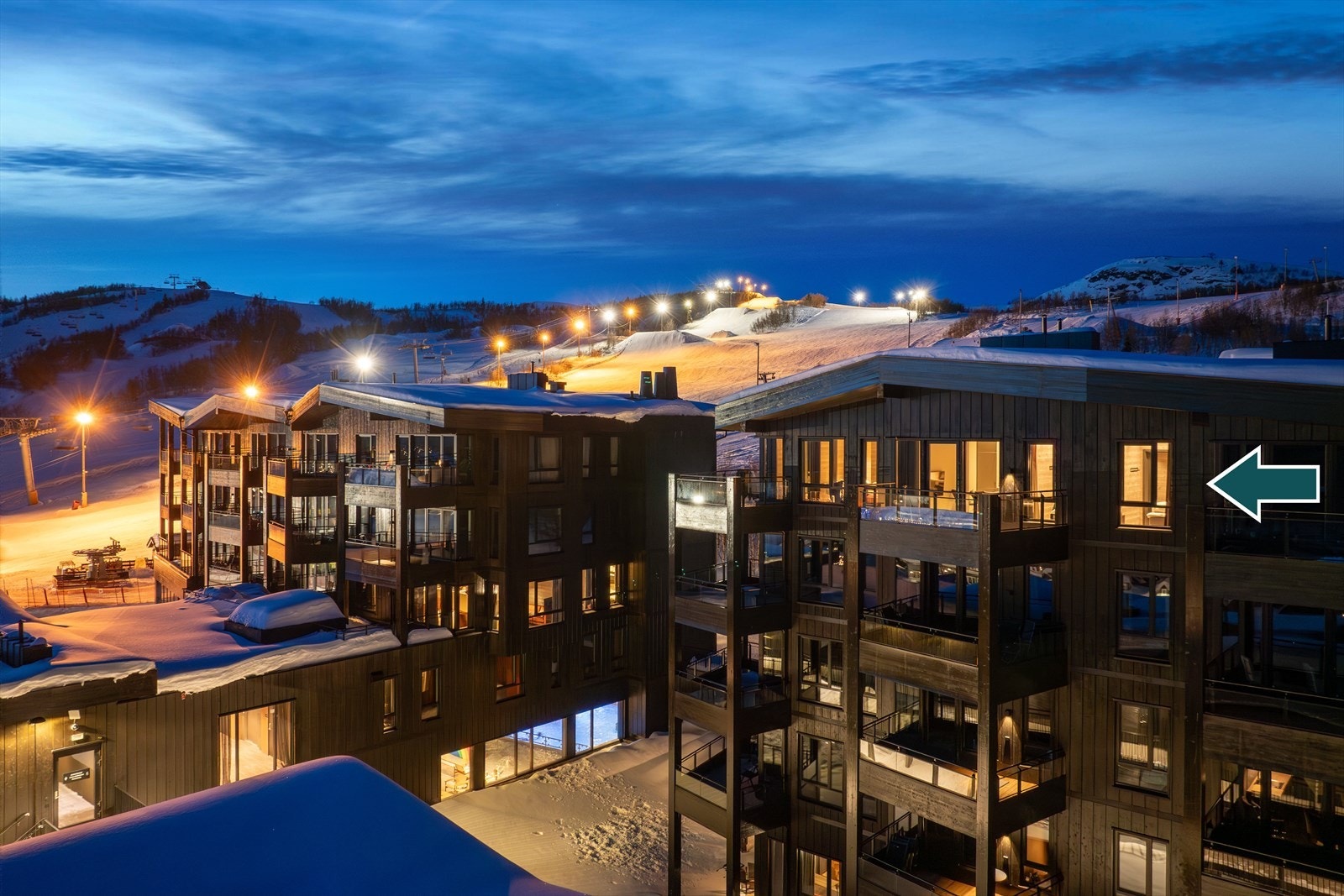 Velkommen til Skjenhauglie 43. En toppleilighet med unik beliggenhet midt i Beitostølen sentrum. Galleribilde