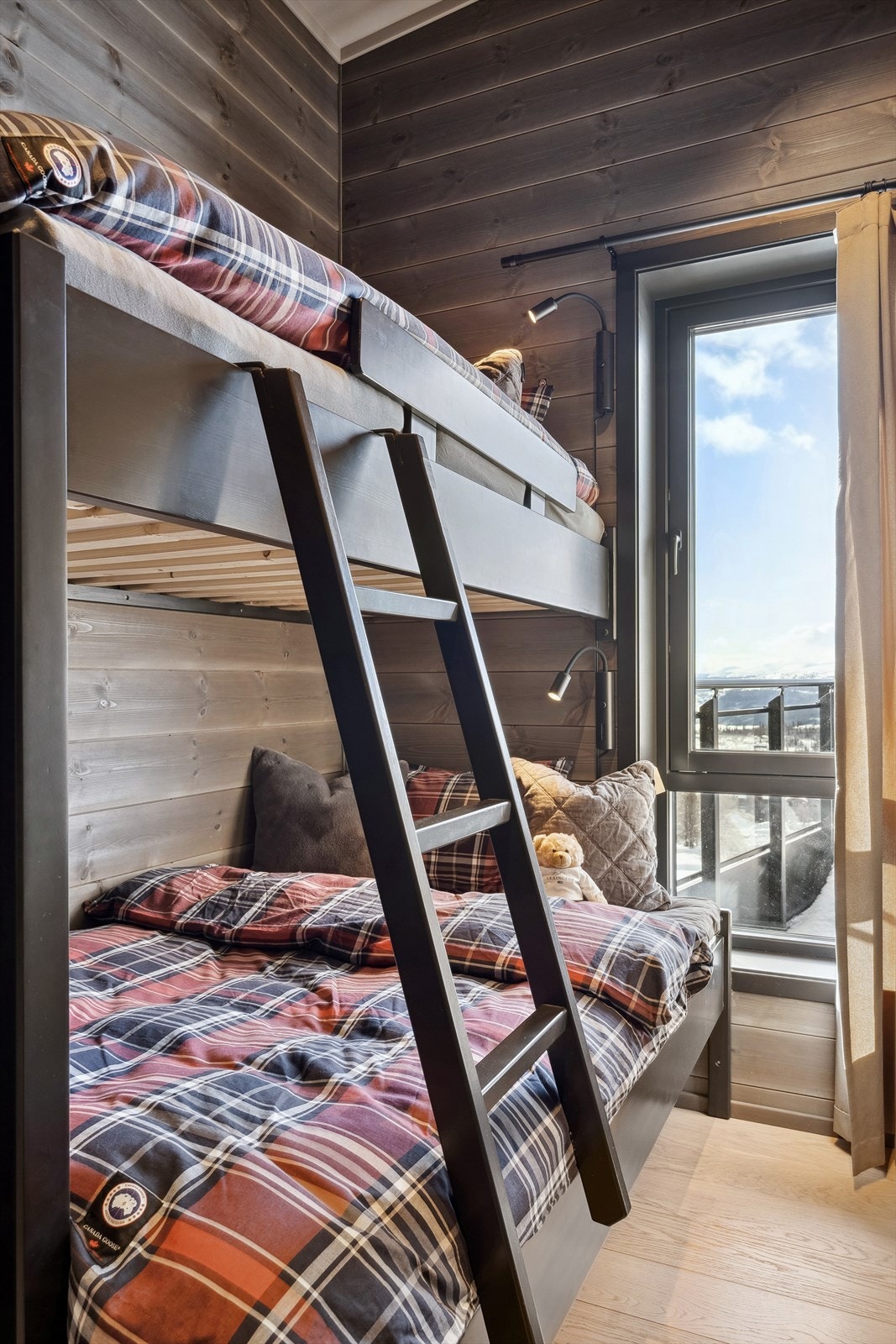 Rommets farger og tekstiler gir en koselig og avslappet atmosfære. Galleribilde