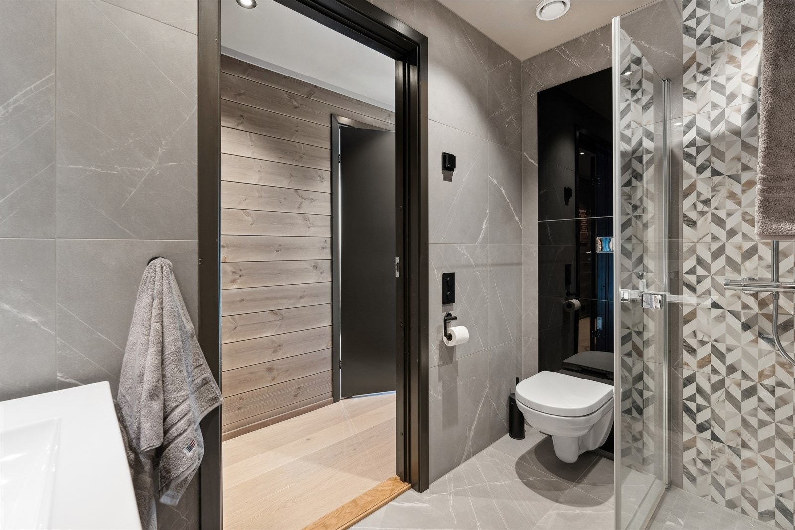 Opplegg for vaskemaskin og balansert ventilasjonsanlegg. Galleribilde