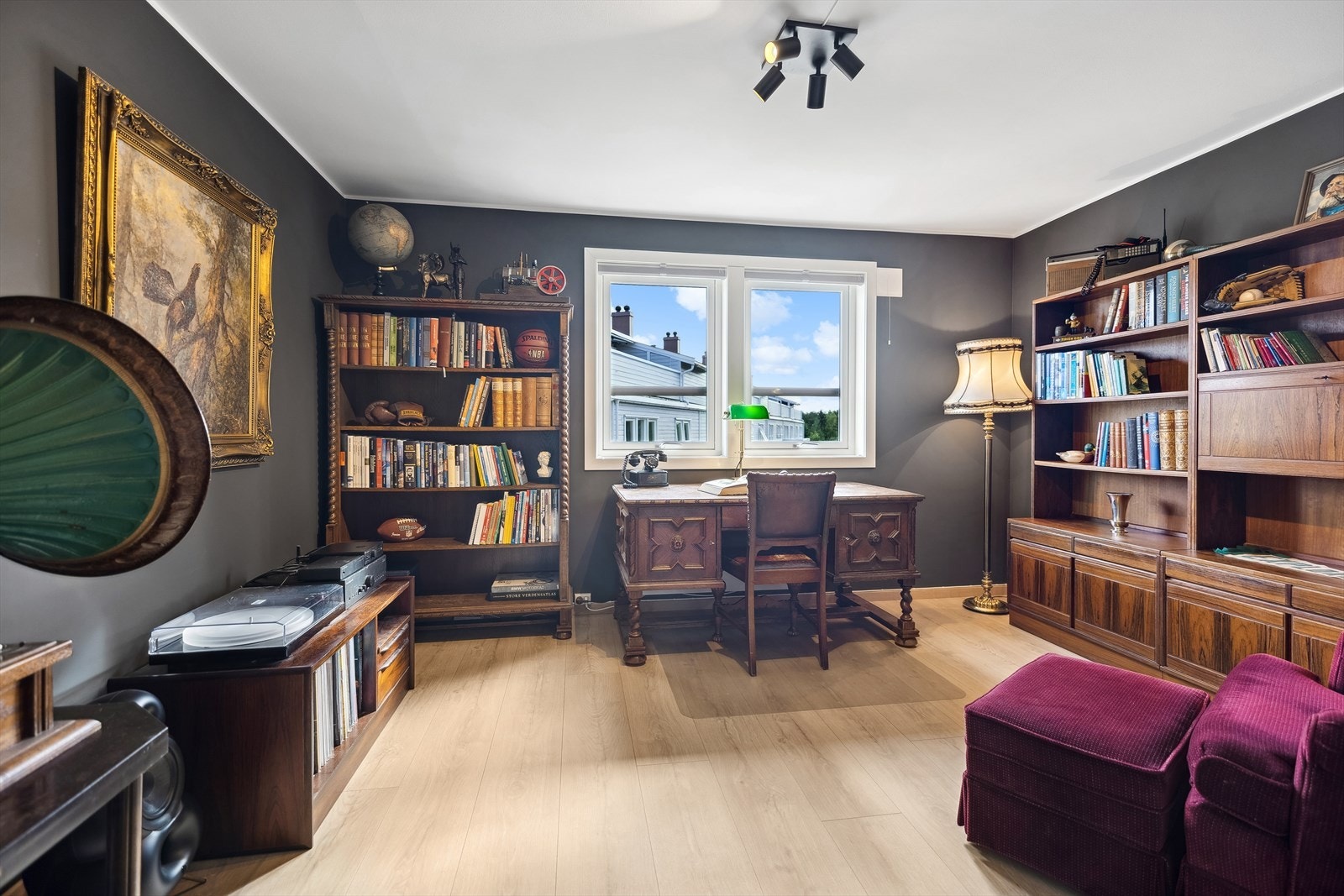 I 2.etasje finner du et svært romslig soverom. Galleribilde