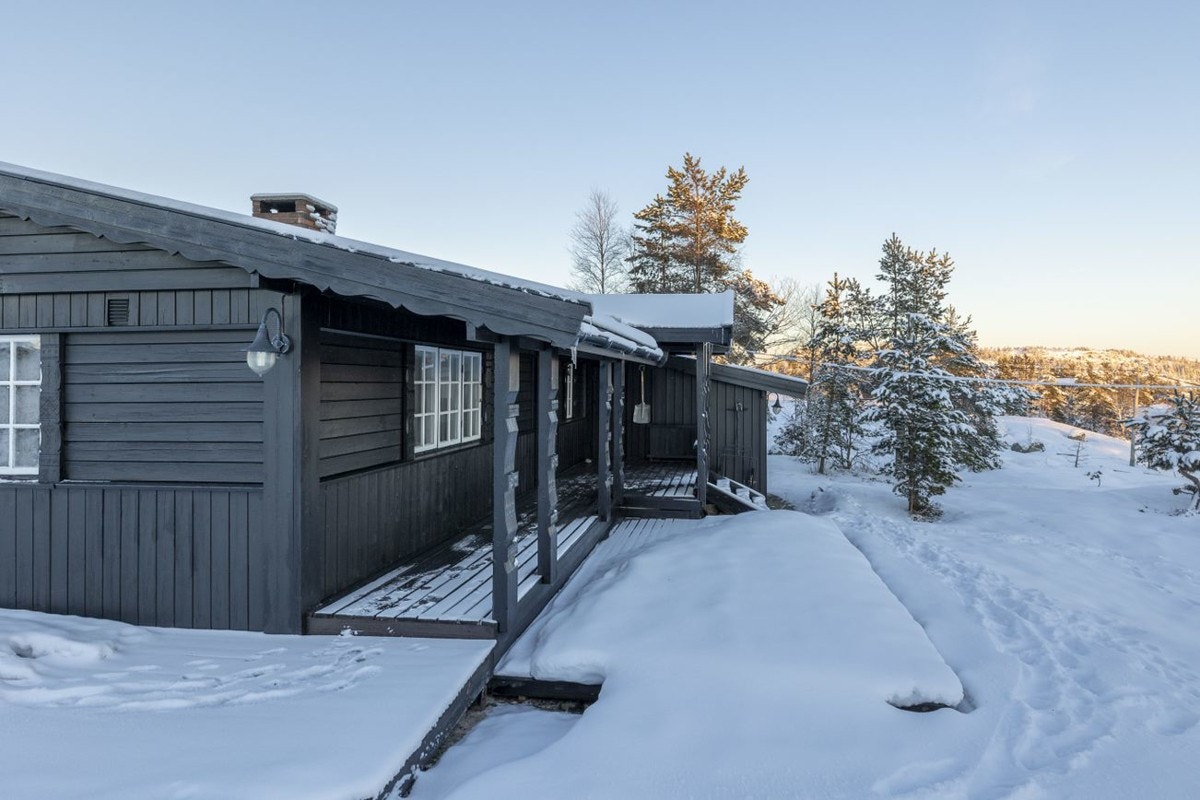 Hytta har umiddelbar tilkomst til preparerte langrennsløyper, kjent stisykkelområde og toppturer. Galleribilde