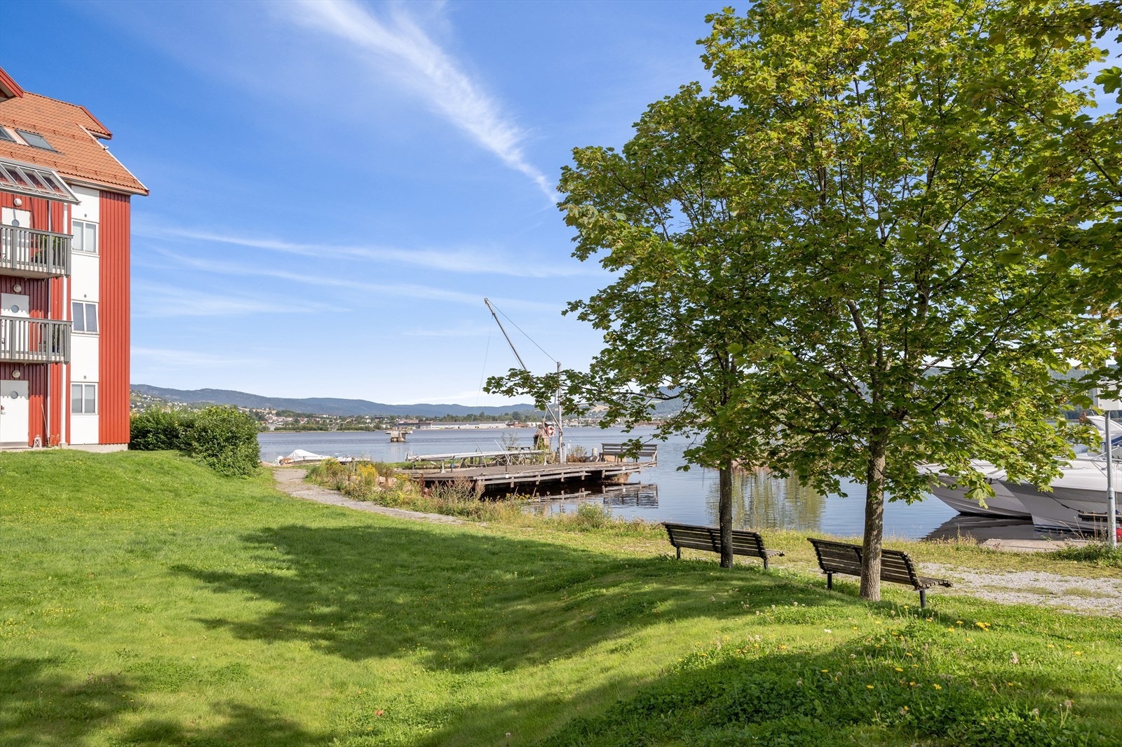 Fra turstien langs elvebredden Galleribilde