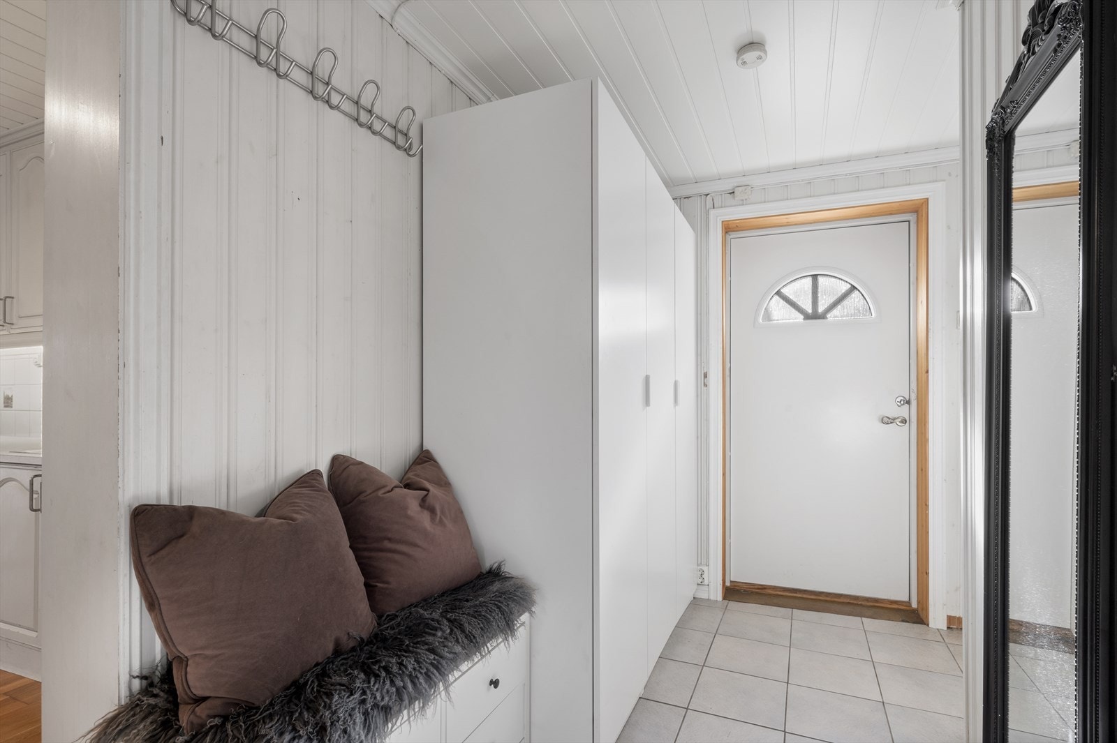 Gangen med inngangsdøren Galleribilde