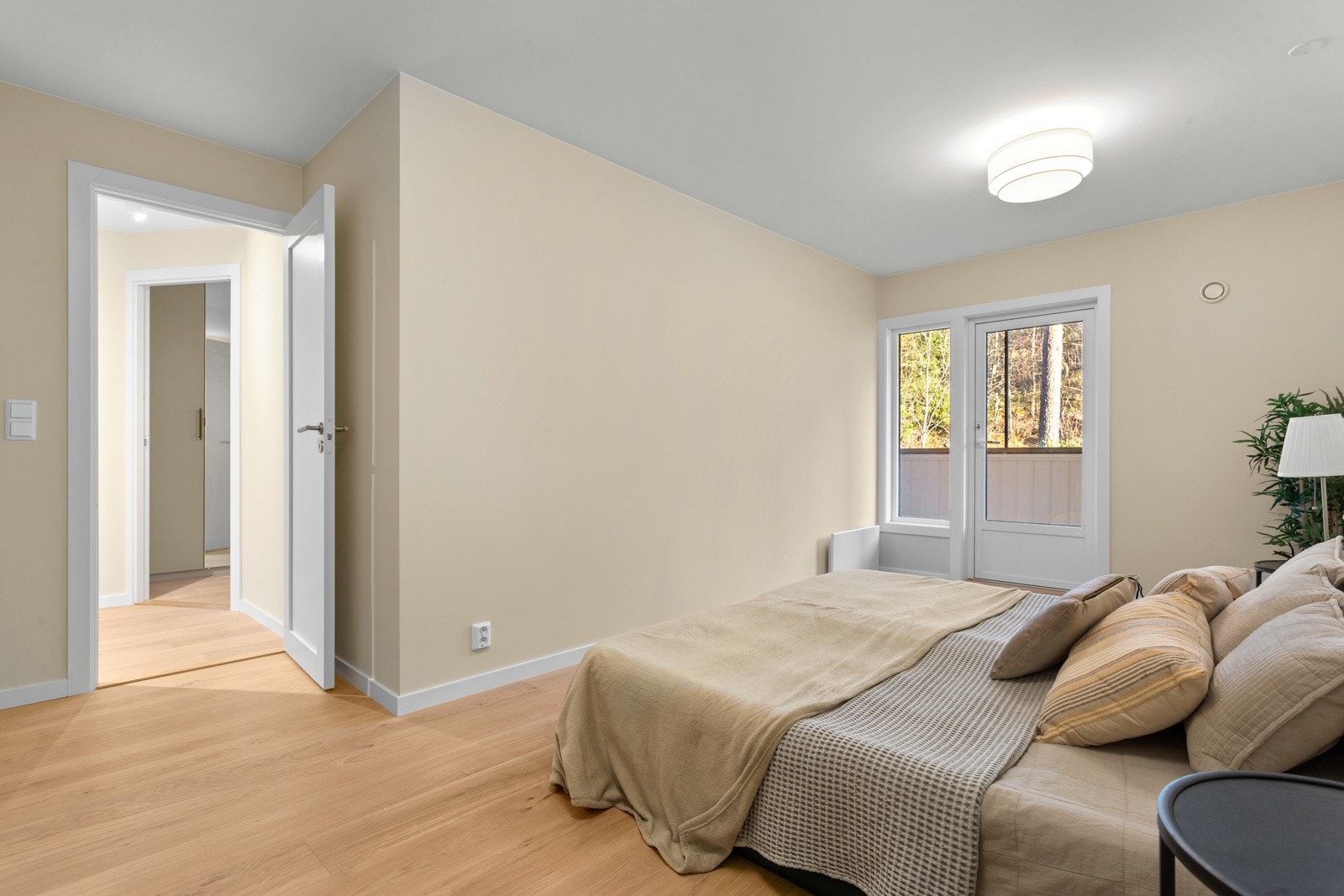 Masterbedroom med egen balkong. Galleribilde