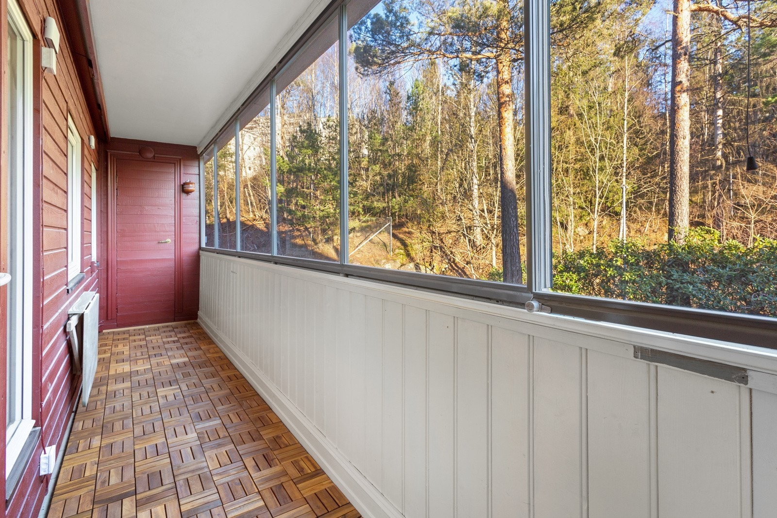 Morgen- og formiddagssol. Det er bod på begge balkongene. Galleribilde