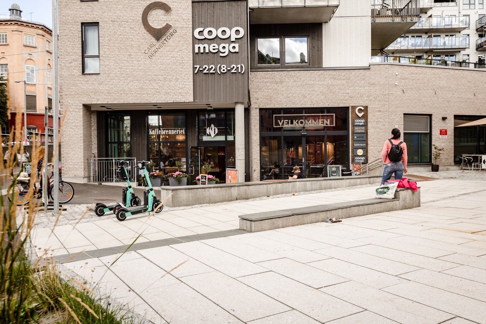Carl Berner Torg er et par minutters gange fra leiligheten. Her har du et utvalg av butikker, cafe og apotek Galleribilde