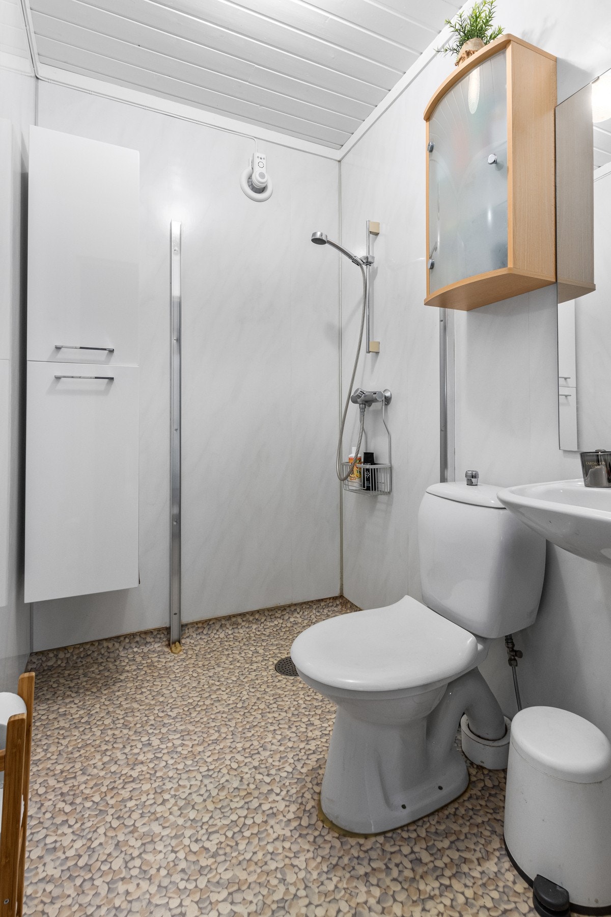 Bad i sokkel. Galleribilde