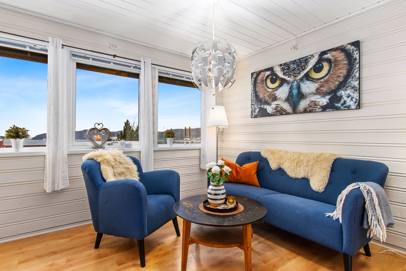 Spisestue ved kjøkken. Flott utsikt her også. Galleribilde