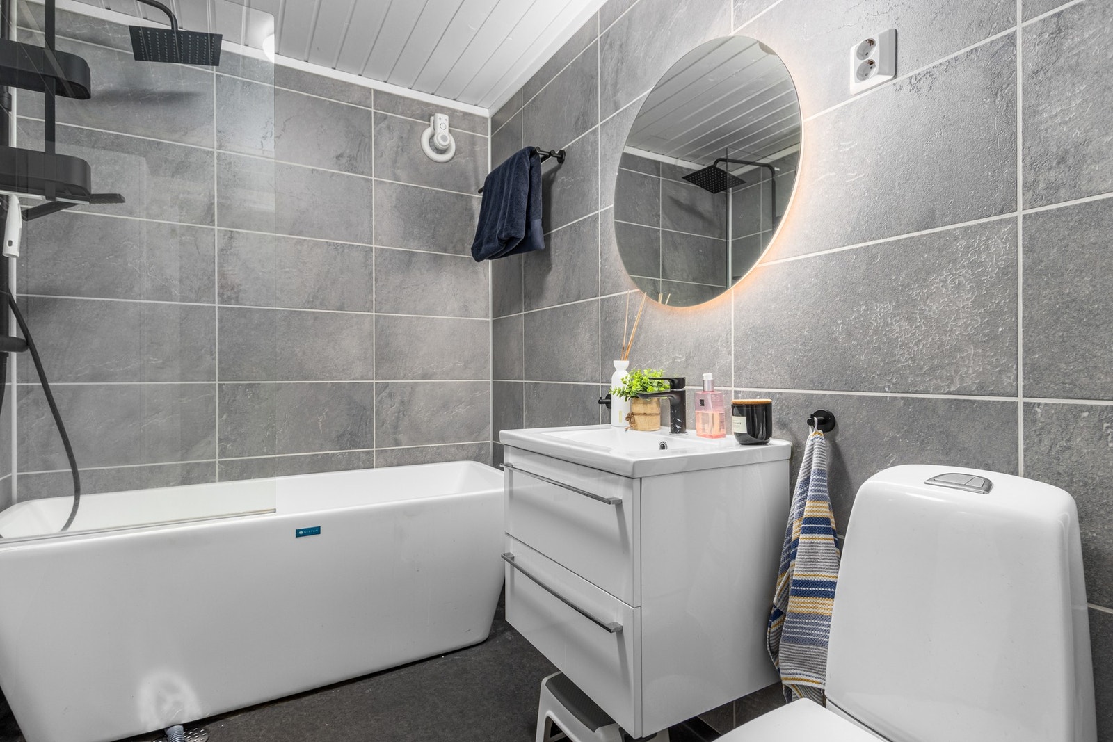 Nyoppusset bad i hovedetasjen. Galleribilde