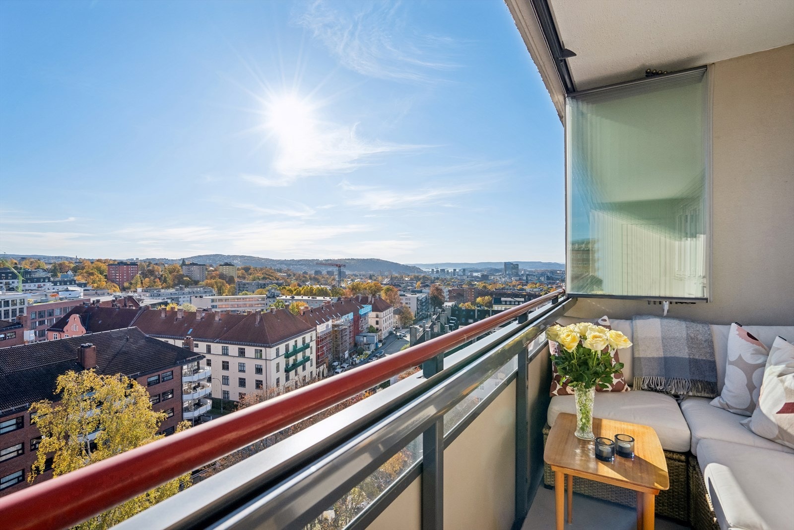 Stine Opstadmo v/DNB Eiendom har gleden av å ønske velkommen til Dynekilgata 15! Galleribilde