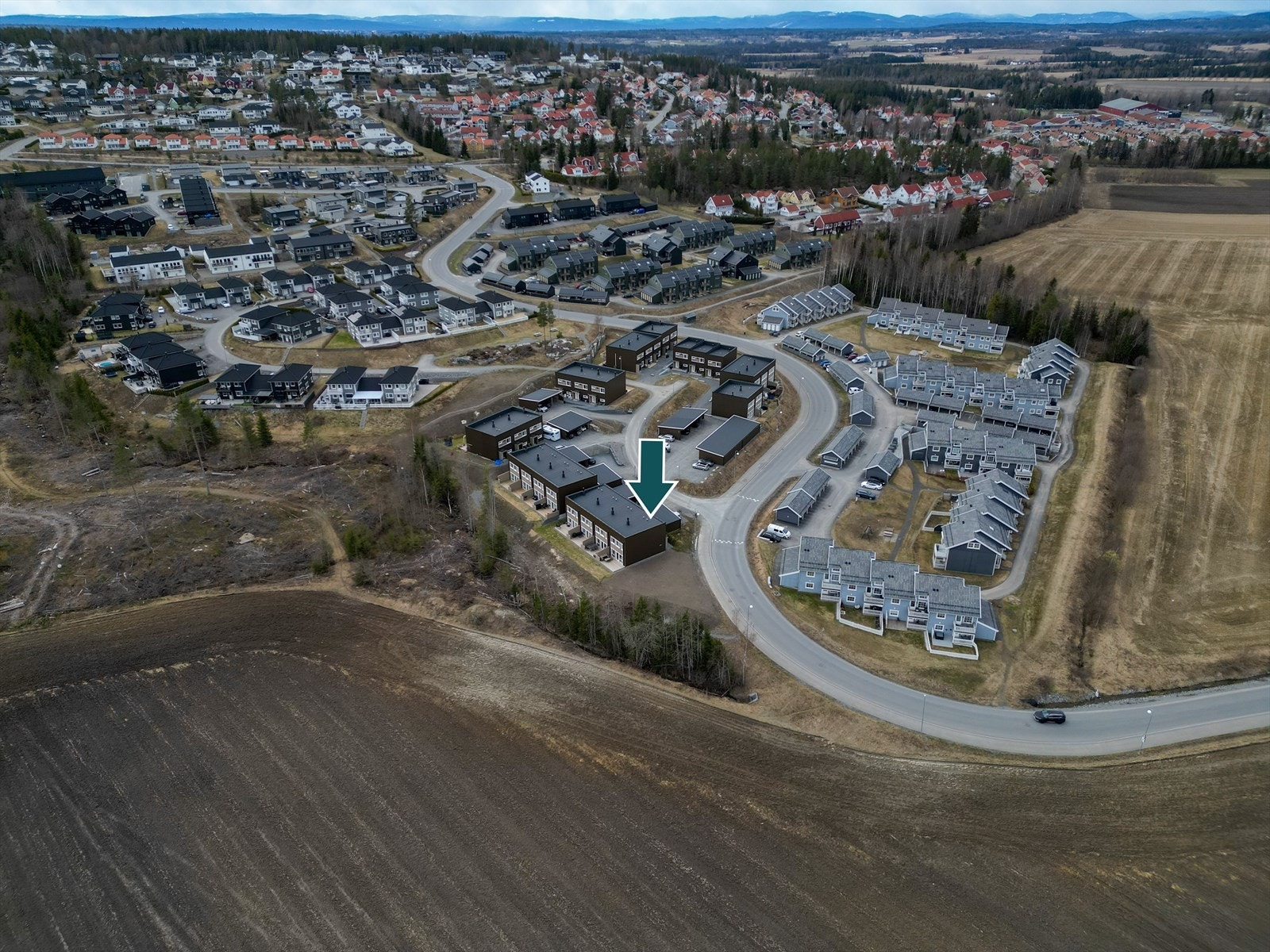 Eiendommen ligger i et populært og nyere boligområde på Neskollen. Galleribilde