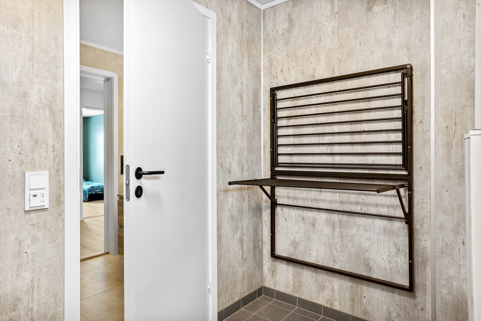 I tillegg har eier satt opp et uttrekkbart og praktisk tørkestativ Galleribilde