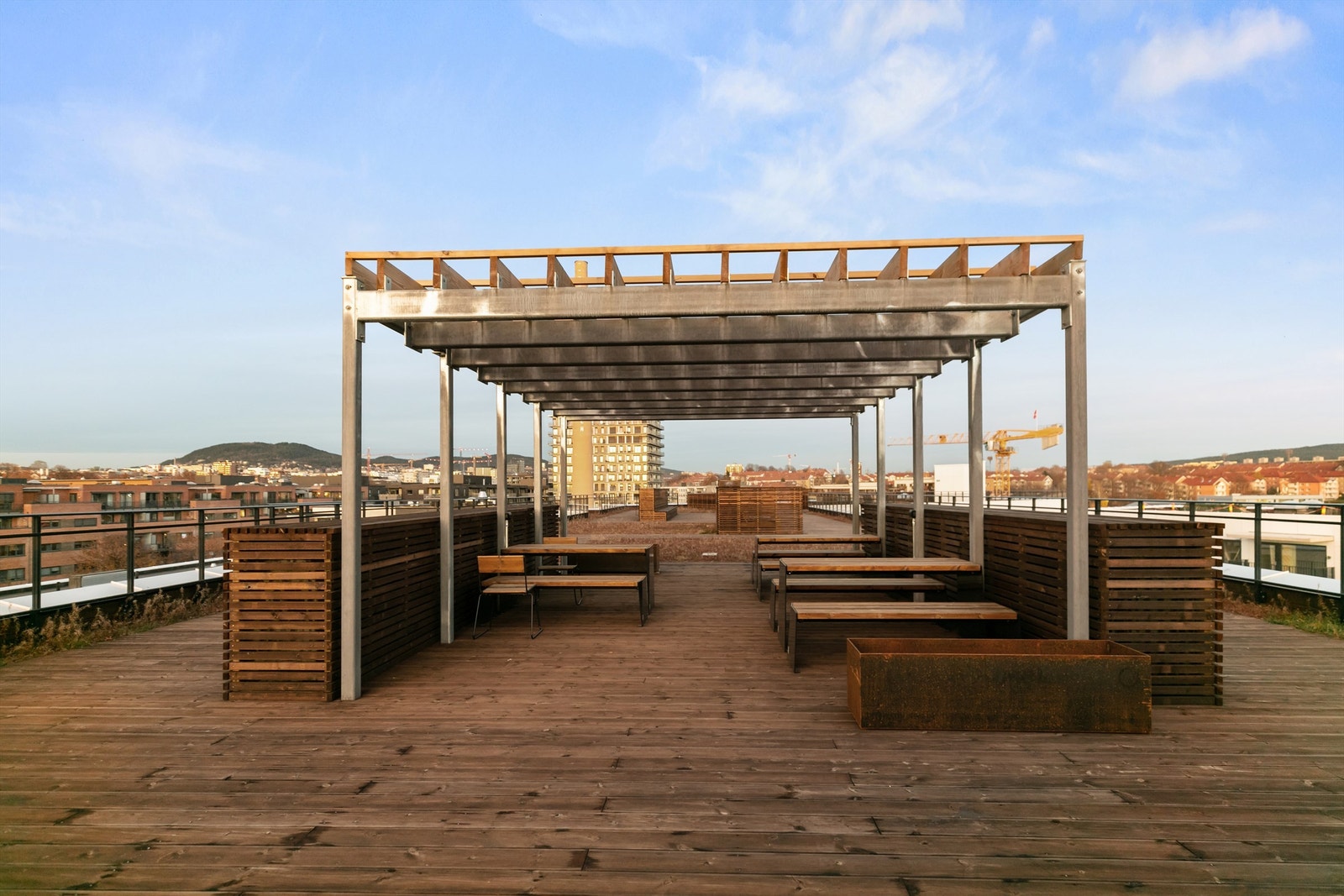 Felles takterrasse med nydelig utsikt og gode solforhold. Galleribilde