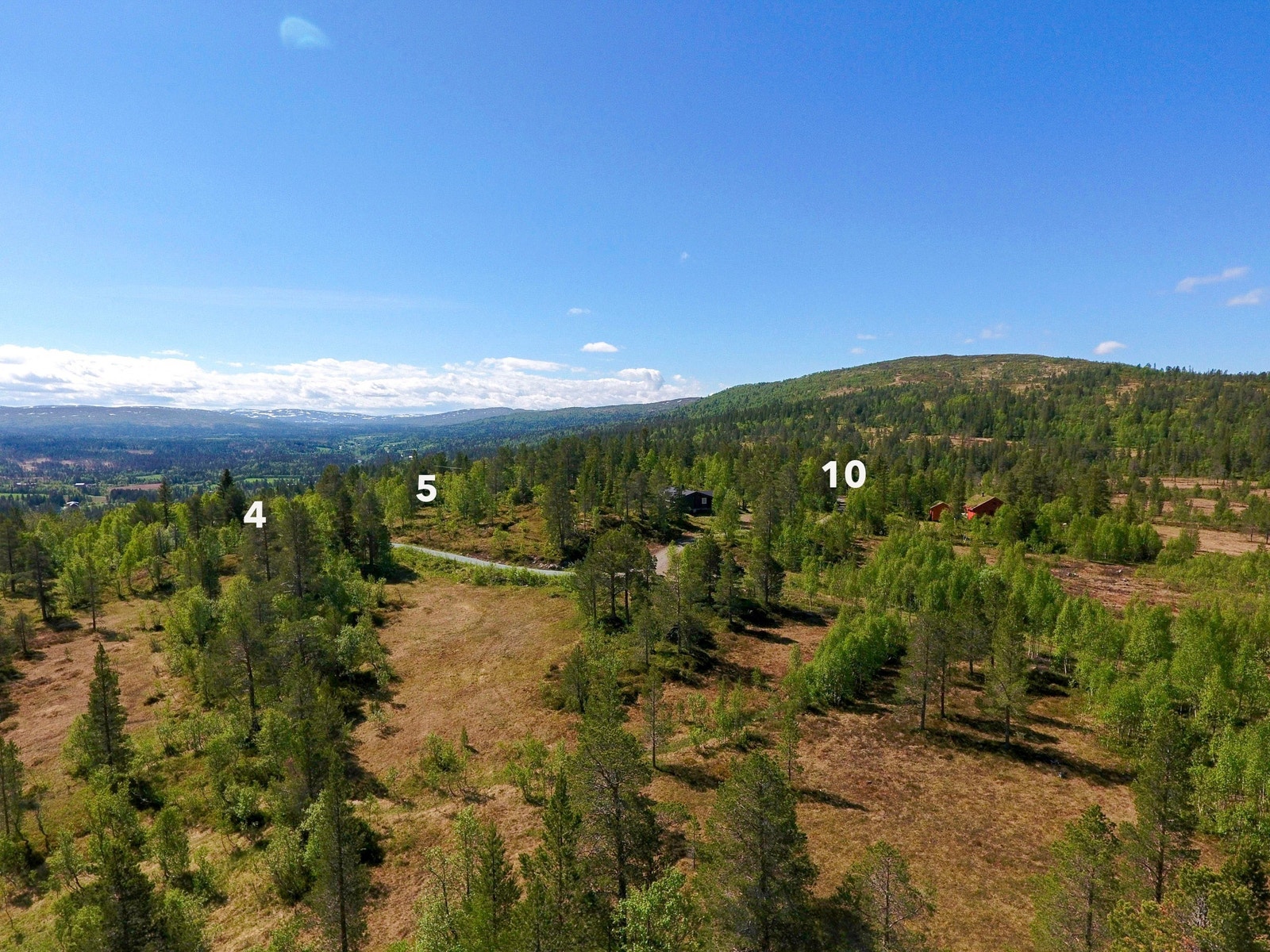 Området er omkranset av et meget flott helårs turterreng. Utsikt mot sør, sør-vest Galleribilde