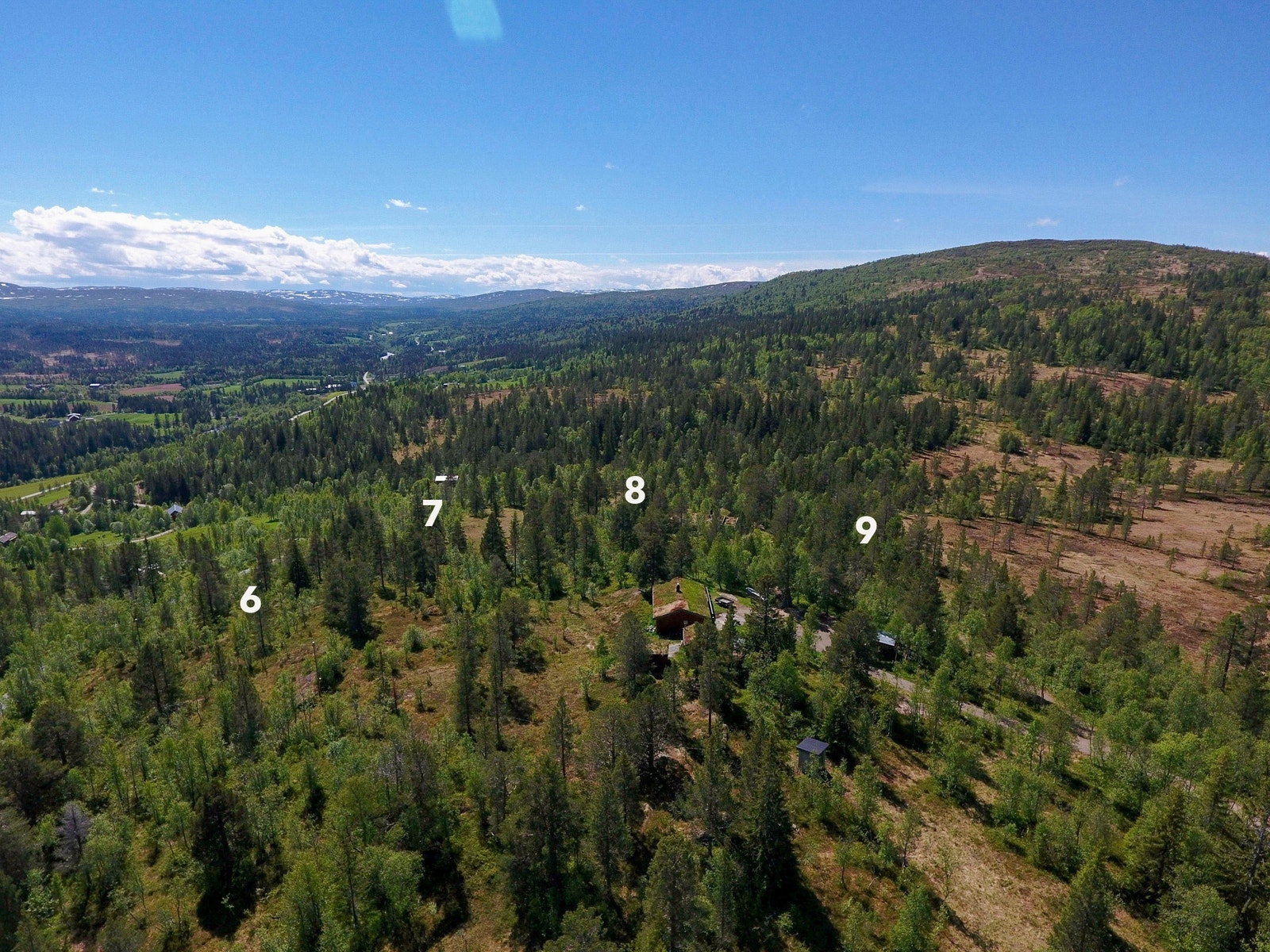 Tomtene ligger mellom 595 og 625 meter over havet Galleribilde