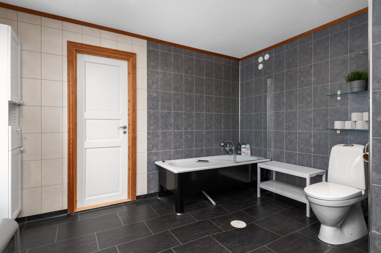 Adkomst inn til vaskerommet. Galleribilde