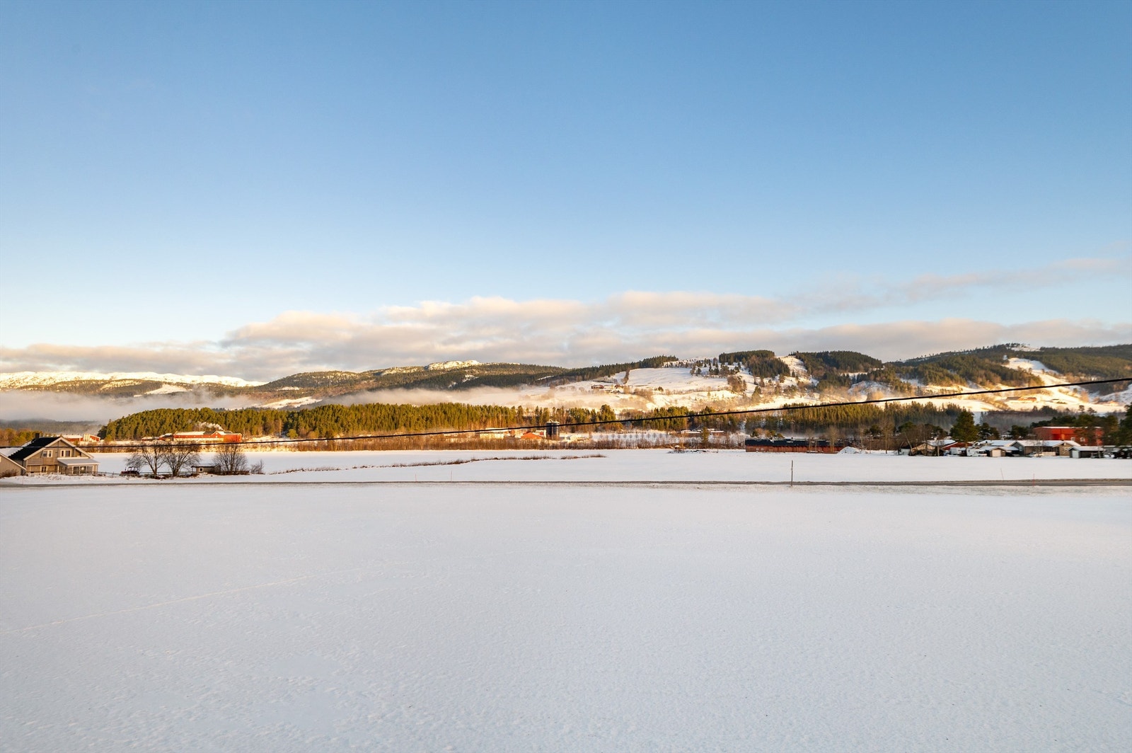 Nærområdet har kort vei til den populære lakseelven Orkla. Langs den er det fine turområder i et lett tilgjengelig landskap. Galleribilde