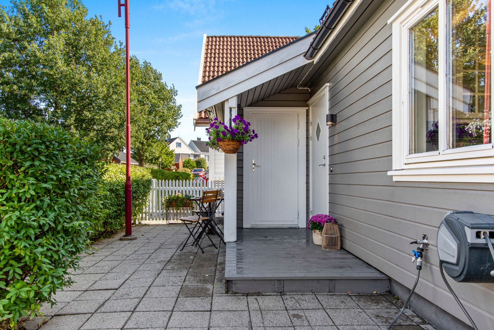 Da tar vi turen ut og ser inngangspartiet Galleribilde