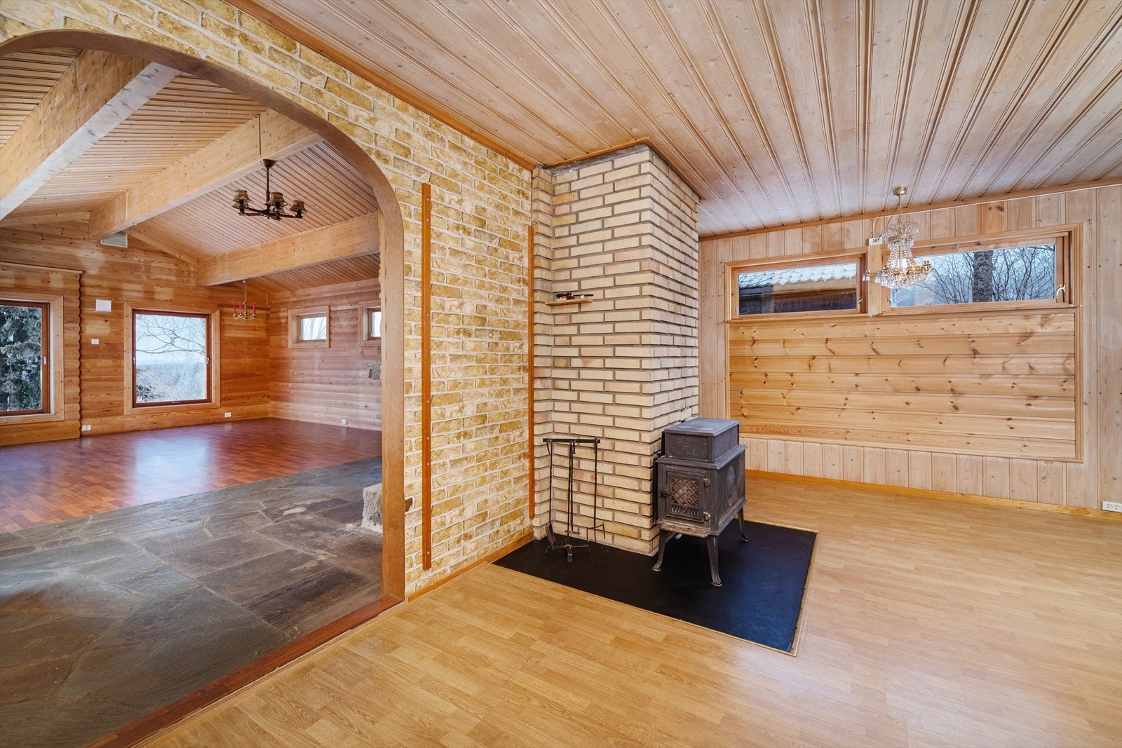 Dagligstue med vedovn. Galleribilde