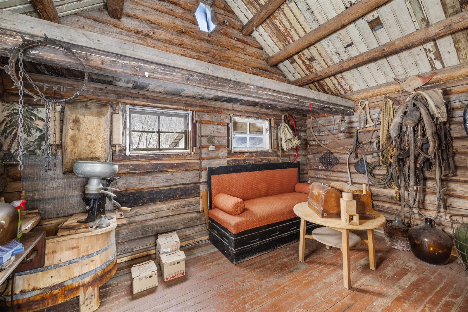 Stemningsfullt gammelt stabbur. Galleribilde