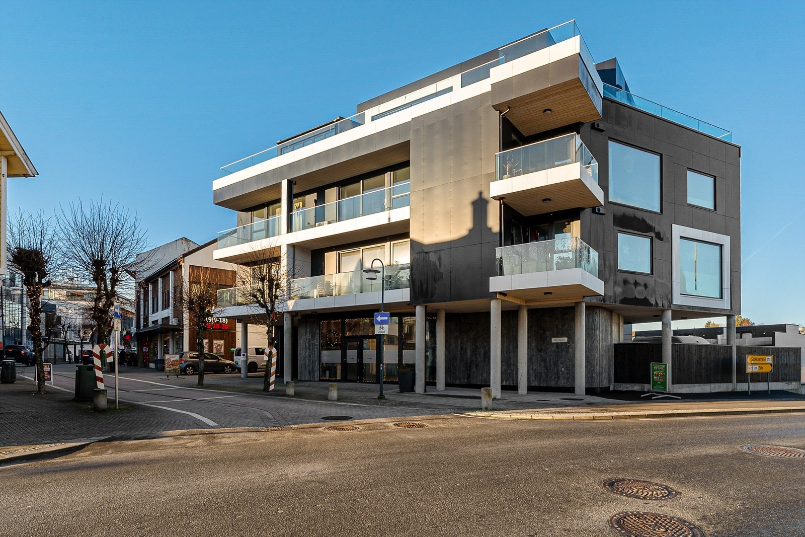 Fra stuen har man direkte utgang til herlig balkong Galleribilde