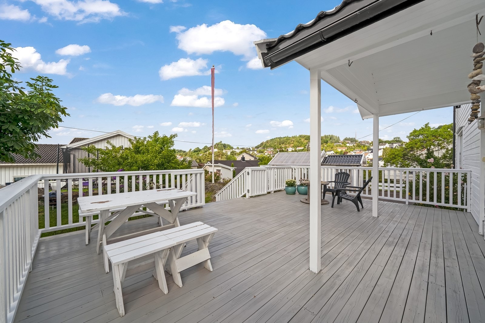 God plass på terrassen til utemøbler/sittegruppe. Galleribilde