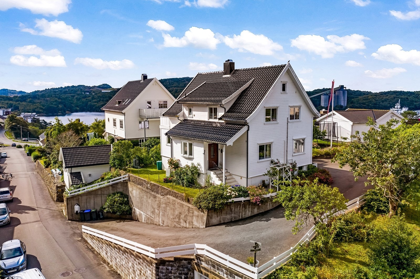 Eiendommen ligger i et veletablert og populært boligområde. Galleribilde