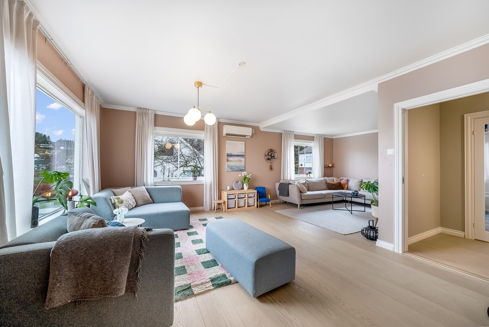 Vinkelstue med flere innredningsmuligheter. Galleribilde