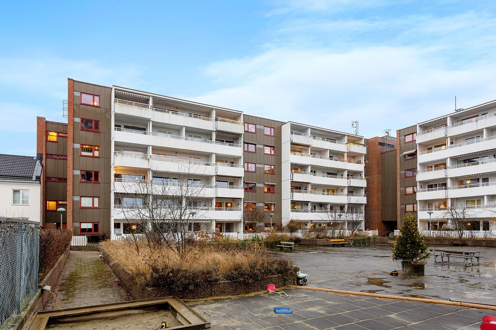 Kristiansands gate 12 C - Leilighet over 2 plan med fin beliggenhet, solrik veranda, garasjeplass og heis Galleribilde