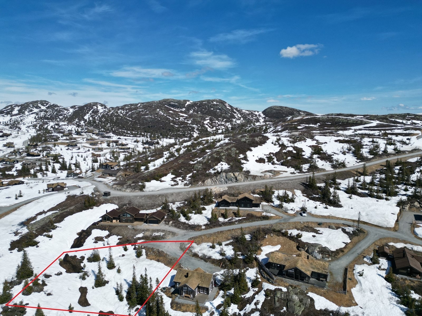 Nærhet til alpinanlegget, oppkjørte skiløyper og fine sykkelløyper. Galleribilde