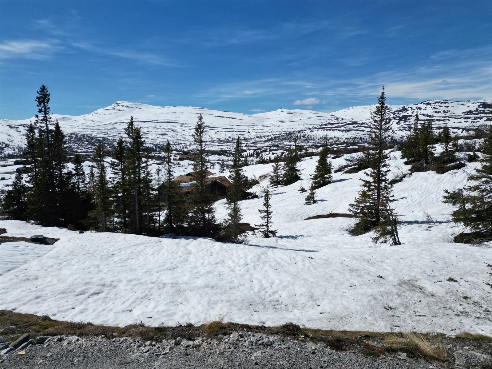 Tomten har fantastiske sol- og utsiktsforhold. Galleribilde