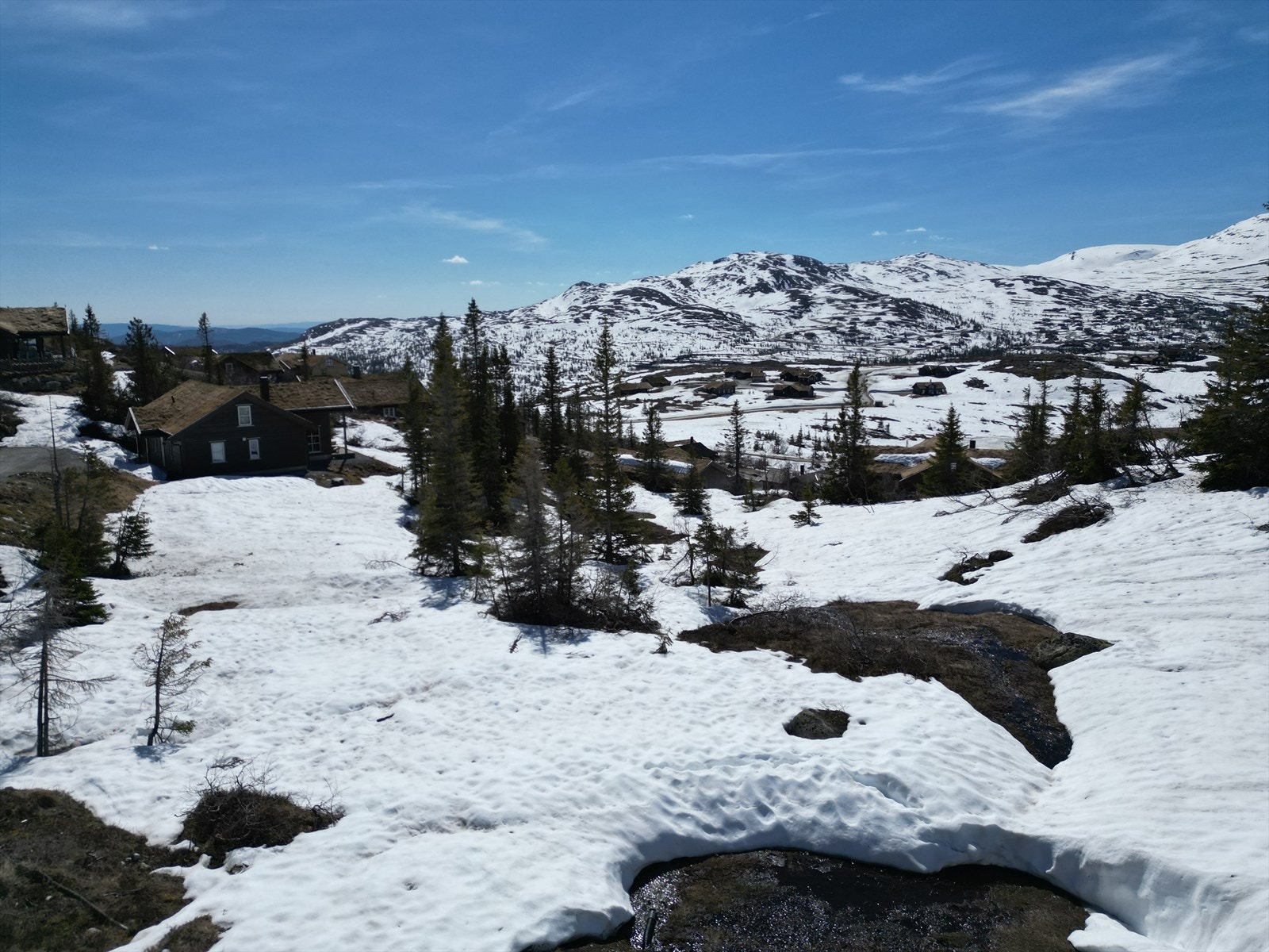 Tomten ligger i litt naturlig le. Galleribilde