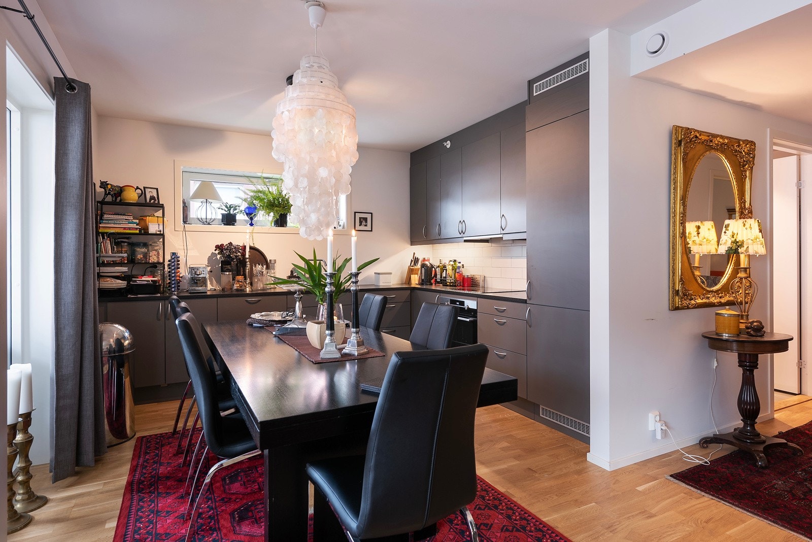 Kjøkken med åpen løsning Galleribilde