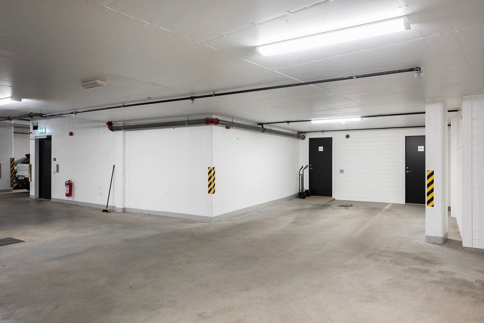 Medfølger garasjeplass + ekstra sportsbod Galleribilde