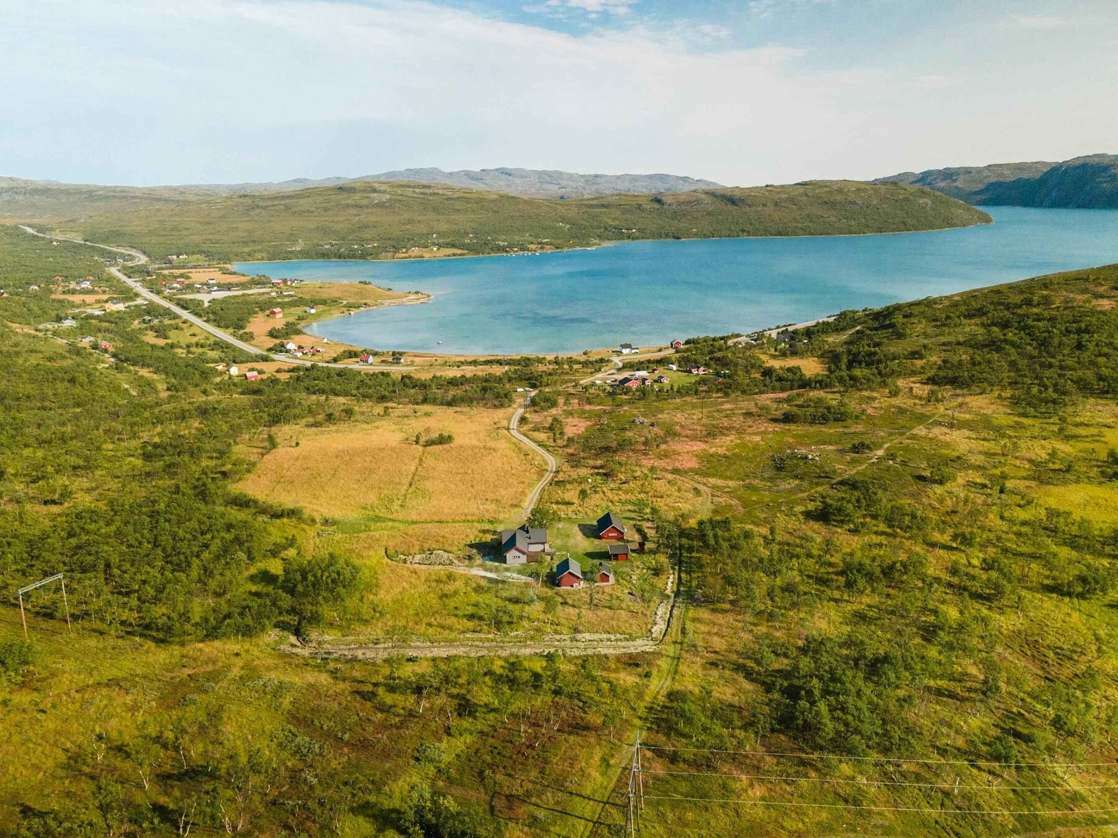 Eiendommen kan også skilte med en flott fjordutsikt Galleribilde