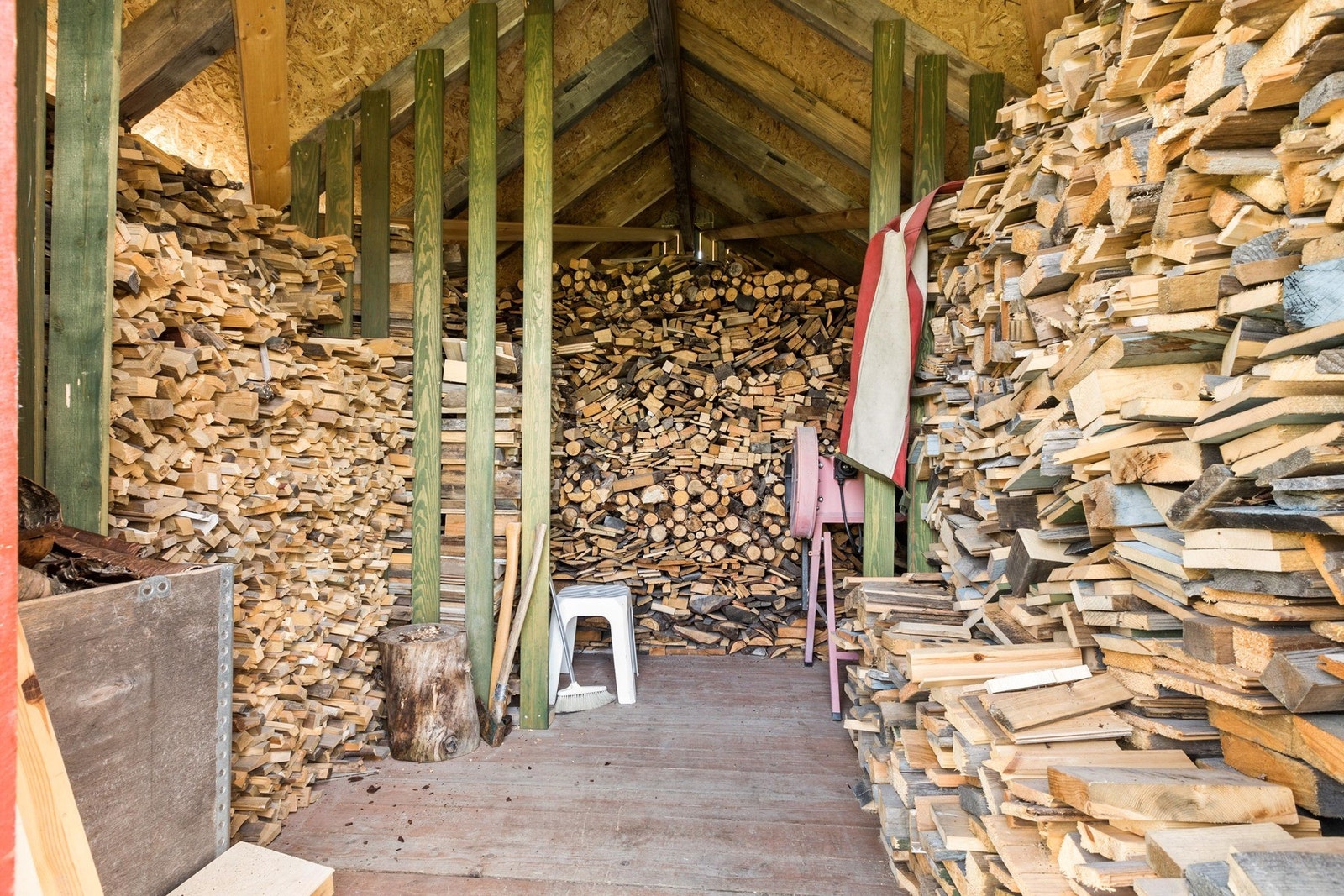 Her er det god plass for å lagre vinterveden Galleribilde
