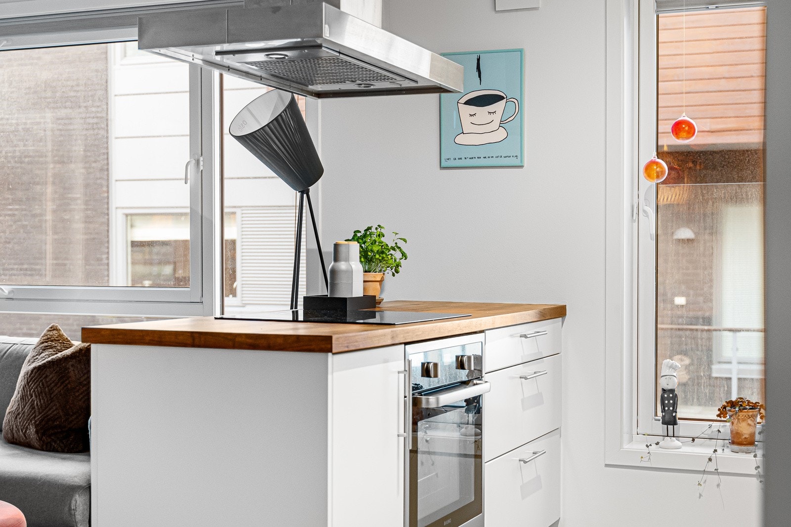 Koselig kjøkkenøy som gjør det kjekt og sosialt å lage mat når man er flere sammen. Galleribilde