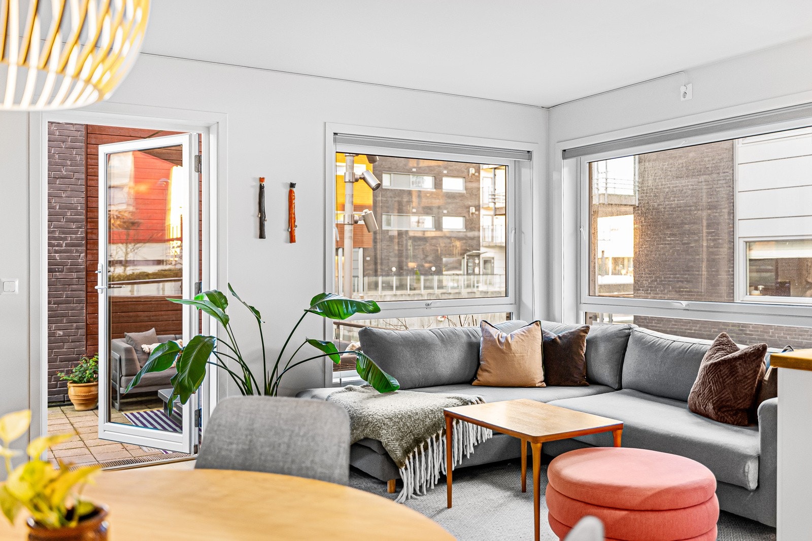 Fra stuen har man utgang til romslig terrasse på 24 kvm. Galleribilde