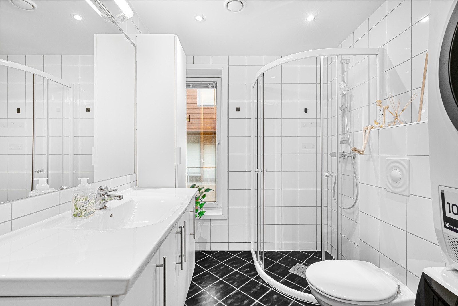 Badet har i tillegg plass til ekstra lagring. Galleribilde