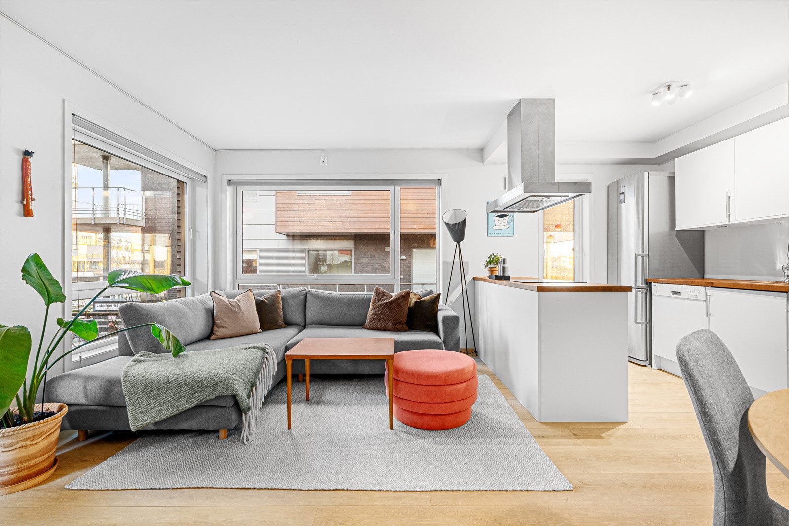 Leiligheten består av entré/gang, bad, stue/kjøkken og soverom. Galleribilde