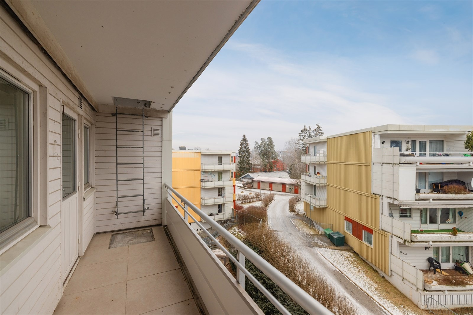 Balkong med utgang fra spisestue. Galleribilde