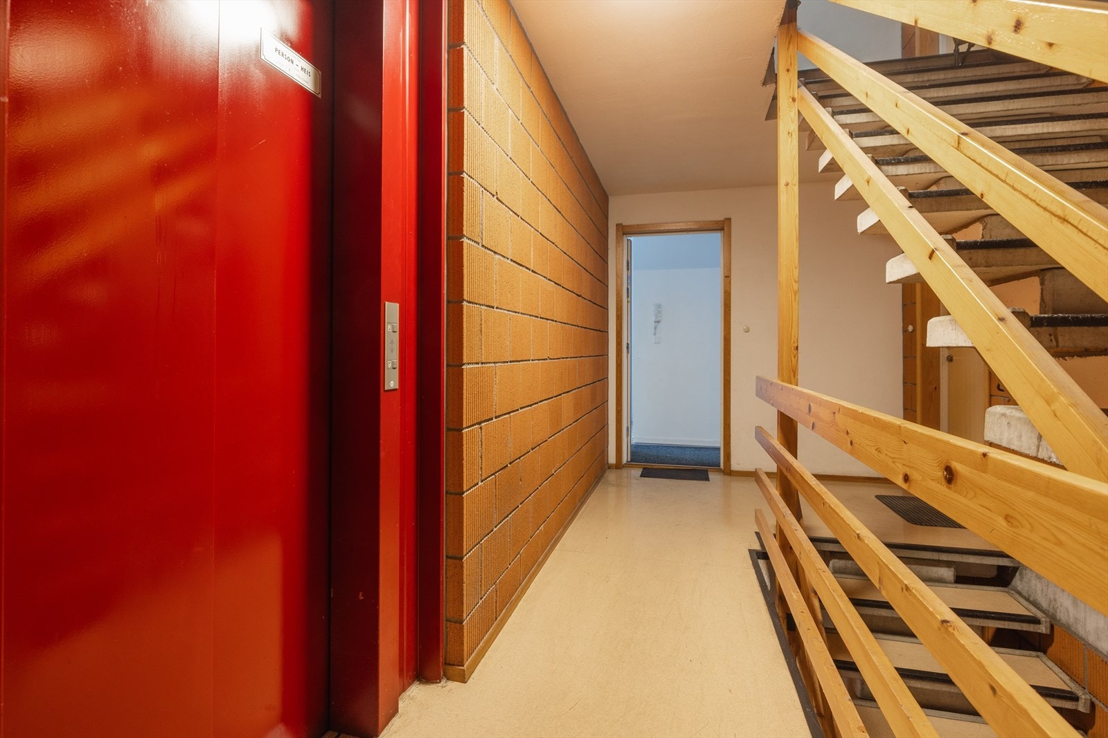 Oppgang med heis Galleribilde