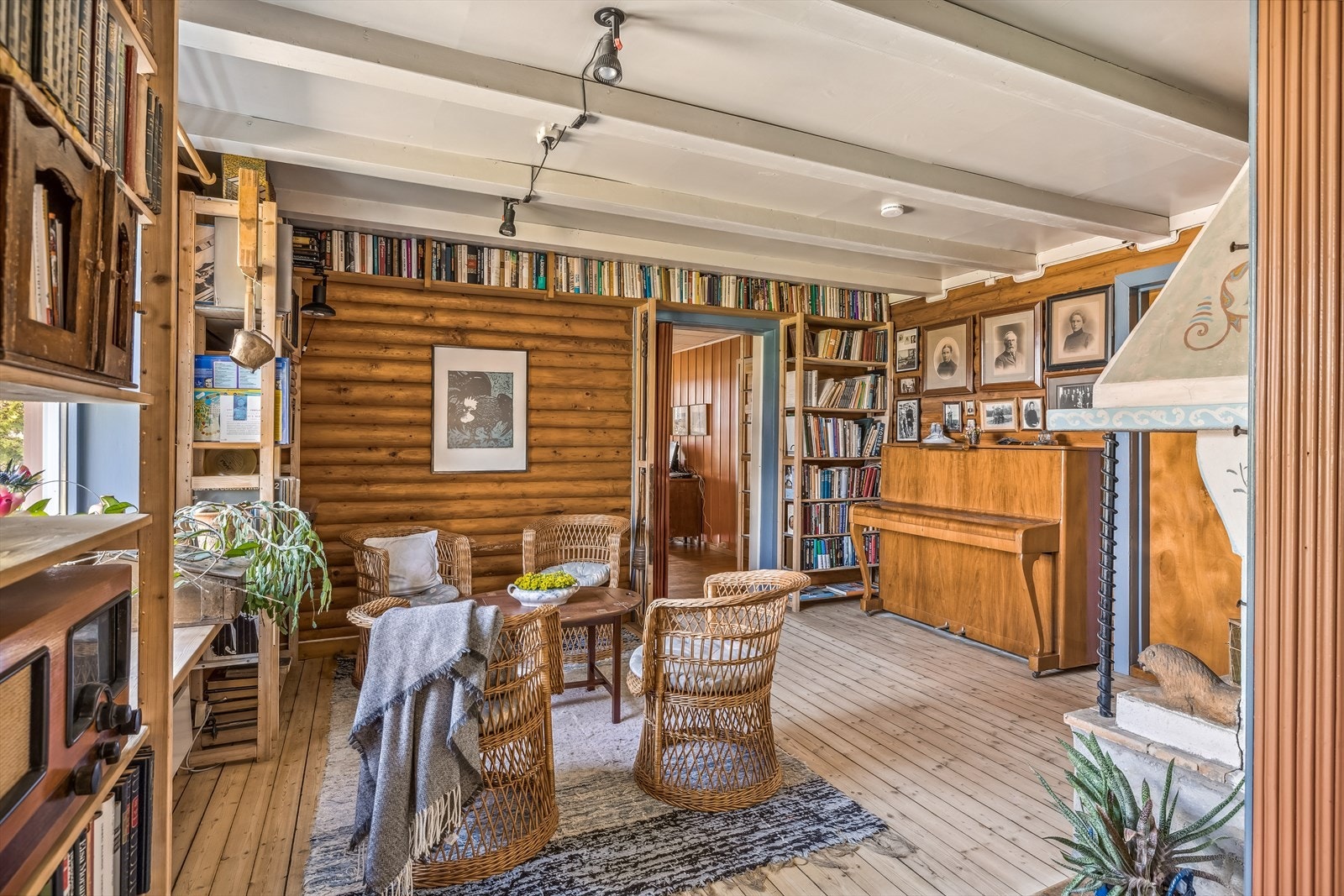 Peisestue / Bibliotek - perfekt sted å trekke seg tilbake for å lese en god bok Galleribilde