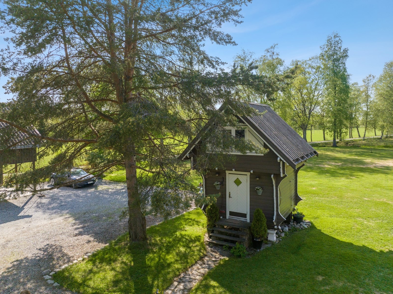 Dronebilde av stabbur. Galleribilde