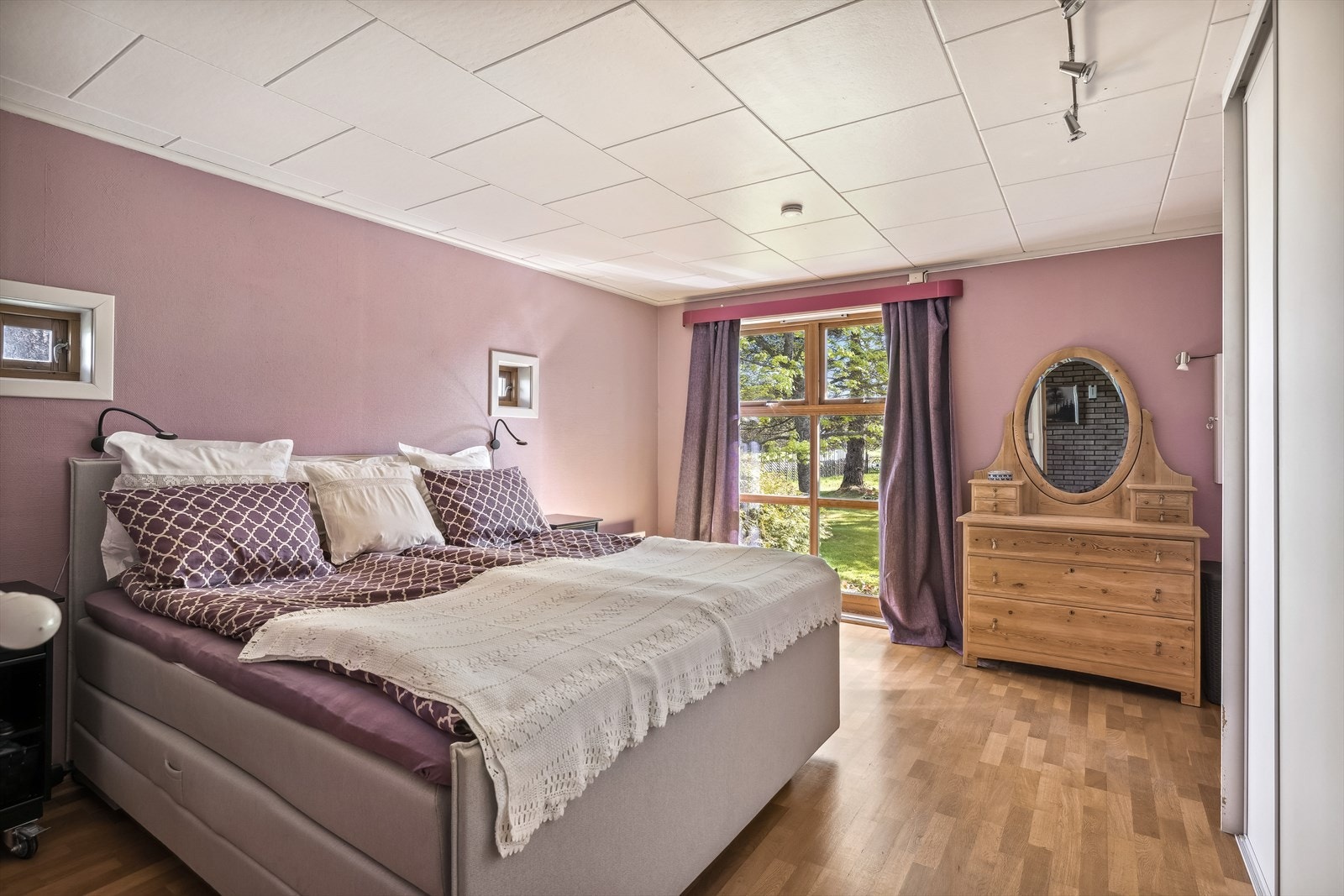 Hovedsoverom med direkte adkomst til bad/wc Galleribilde